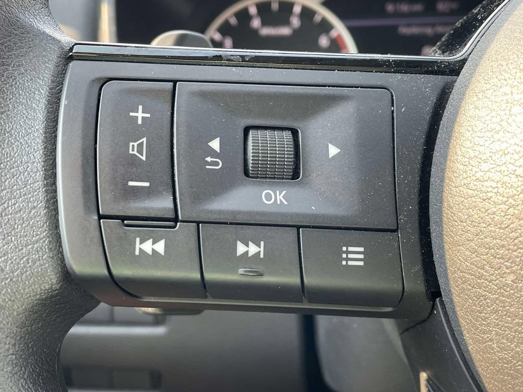 Used 2023 Nissan Rogue SV AWD/4WD image 29