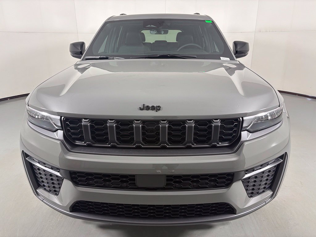 New 2027 Jeep Grand Cherokee Altitude RWD image 3