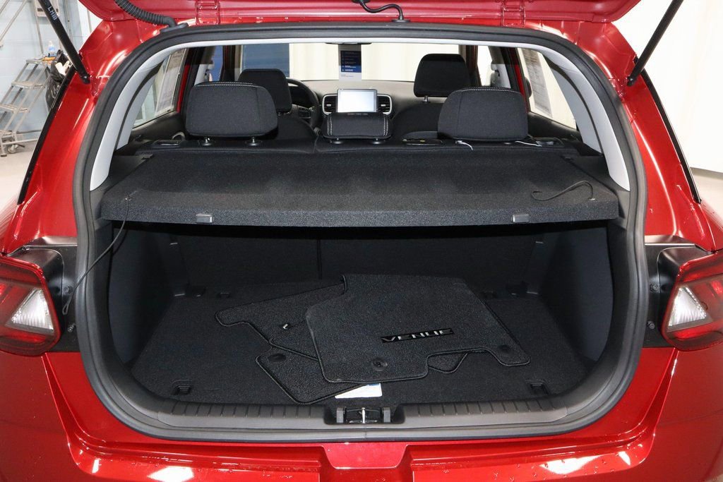Certified 2025 Hyundai Venue SEL image 17