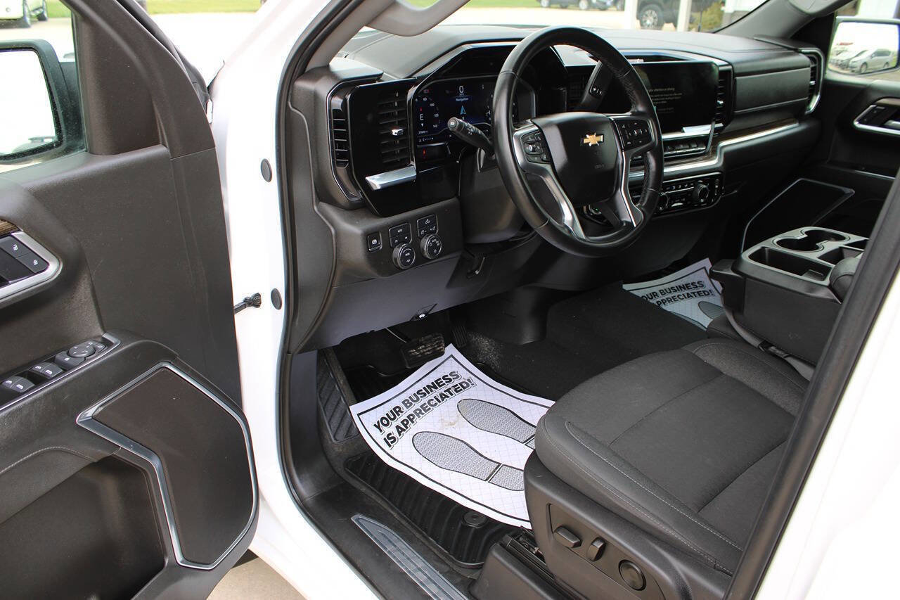 Used 2025 Chevrolet Silverado 1500 LT w/ Work Truck Package AWD/4WD image 13