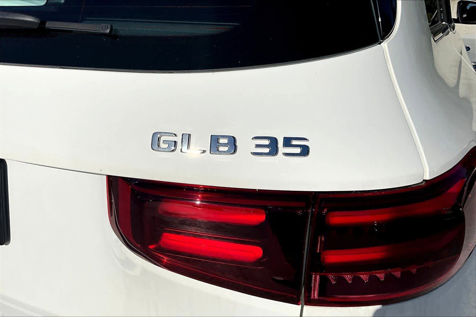 Used 2025 Mercedes-Benz GLB 35 AMG 4MATIC image 31
