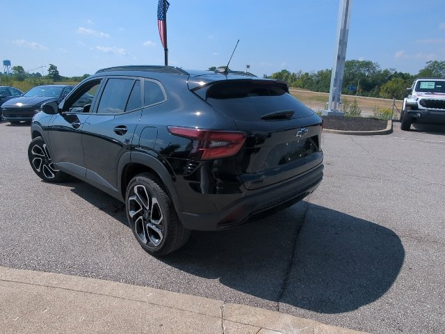 Used 2025 Chevrolet Trax RS w/ Sunroof Package FWD image 28