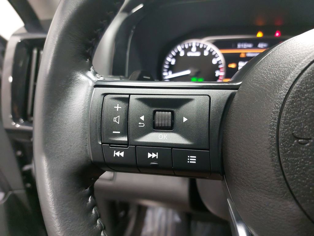 Used 2025 Nissan Pathfinder SV image 19