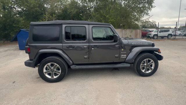 Used 2018 Jeep Wrangler Unlimited Sahara AWD/4WD image 9