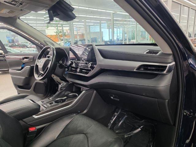 Used 2022 Toyota Highlander Platinum AWD/4WD image 9