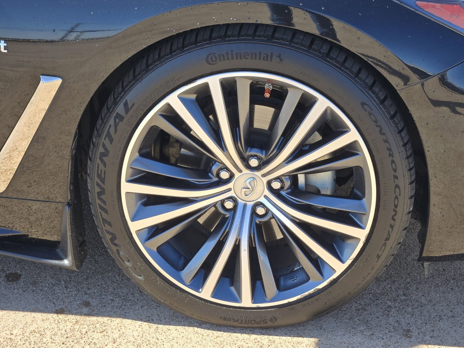 Used 2019 INFINITI Q60 3.0t Luxe w/ Essential Package image 9