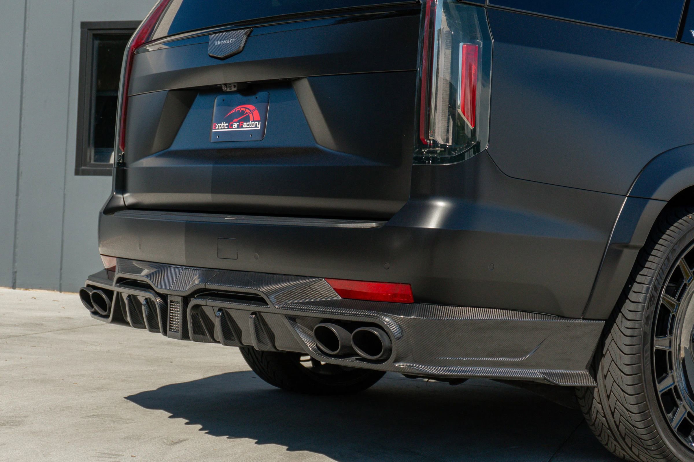 Used 2024 Cadillac Escalade Sport Platinum w/ LPO, ONYX Package image 42