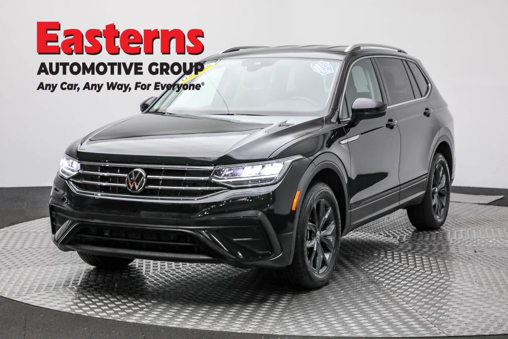 Used 2023 Volkswagen Tiguan SE image 1