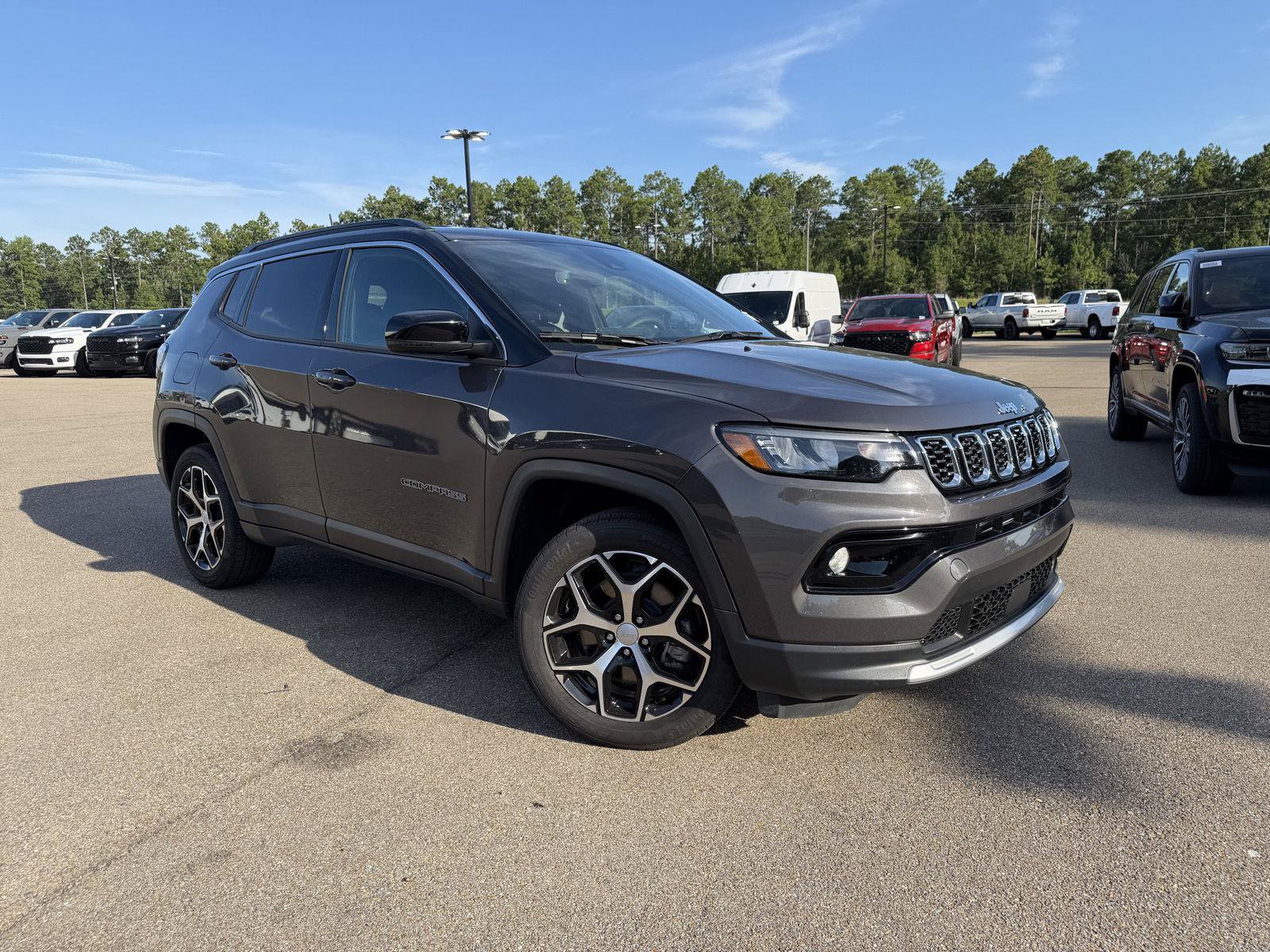 Used 2024 Jeep Compass Limited AWD/4WD image 3