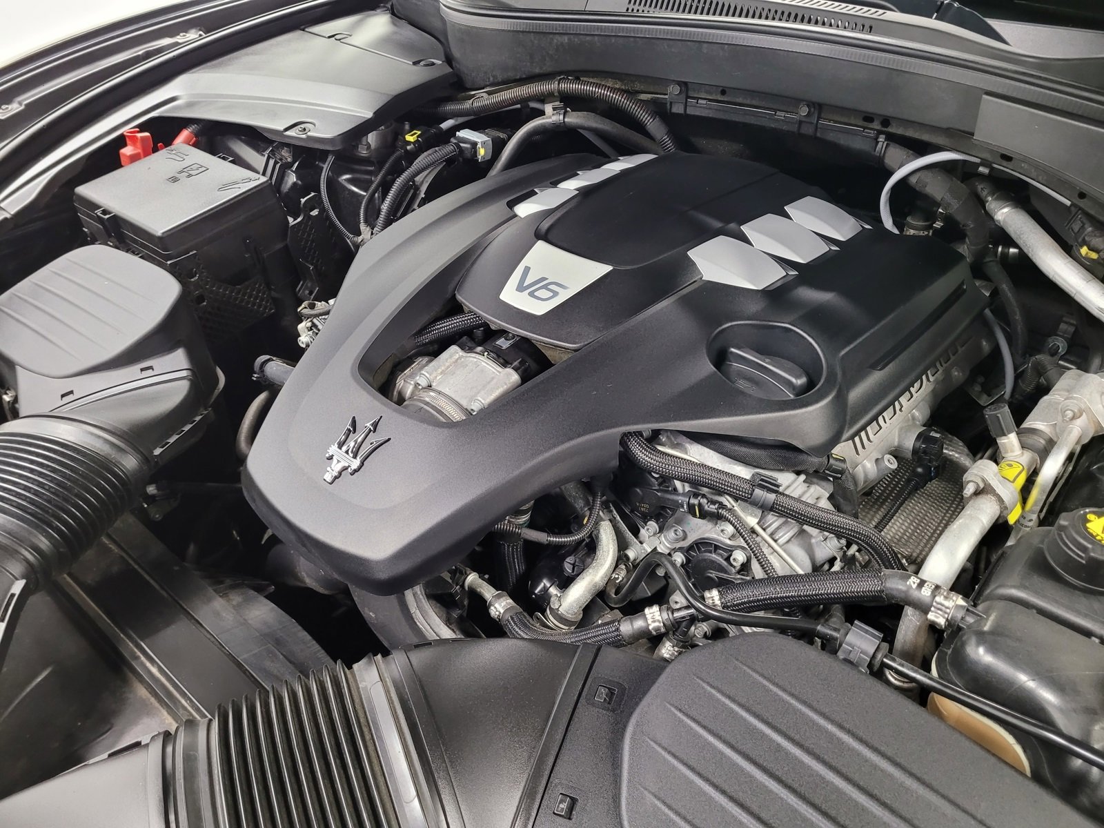 Used 2018 Maserati Levante GranSport image 54