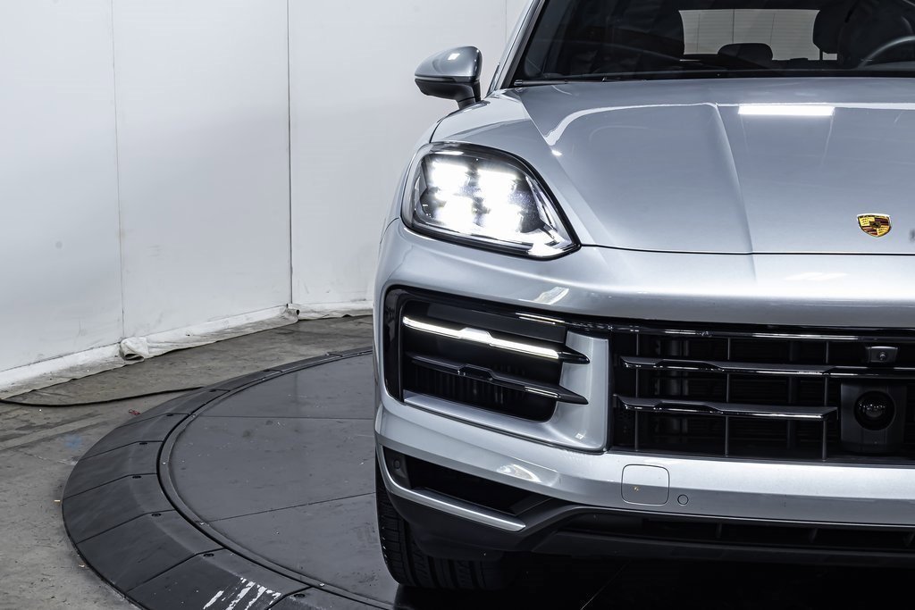 Certified 2025 Porsche Cayenne image 12