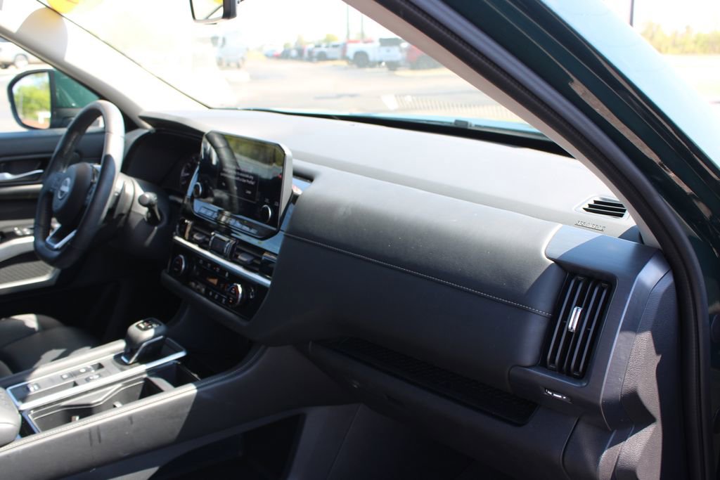 Used 2025 Nissan Pathfinder SL image 31