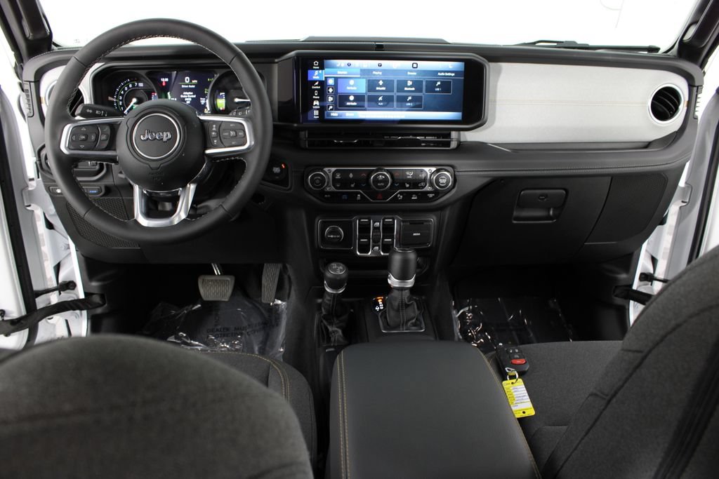 Used 2025 Jeep Wrangler Unlimited Sahara w/ Safety Group AWD/4WD image 9