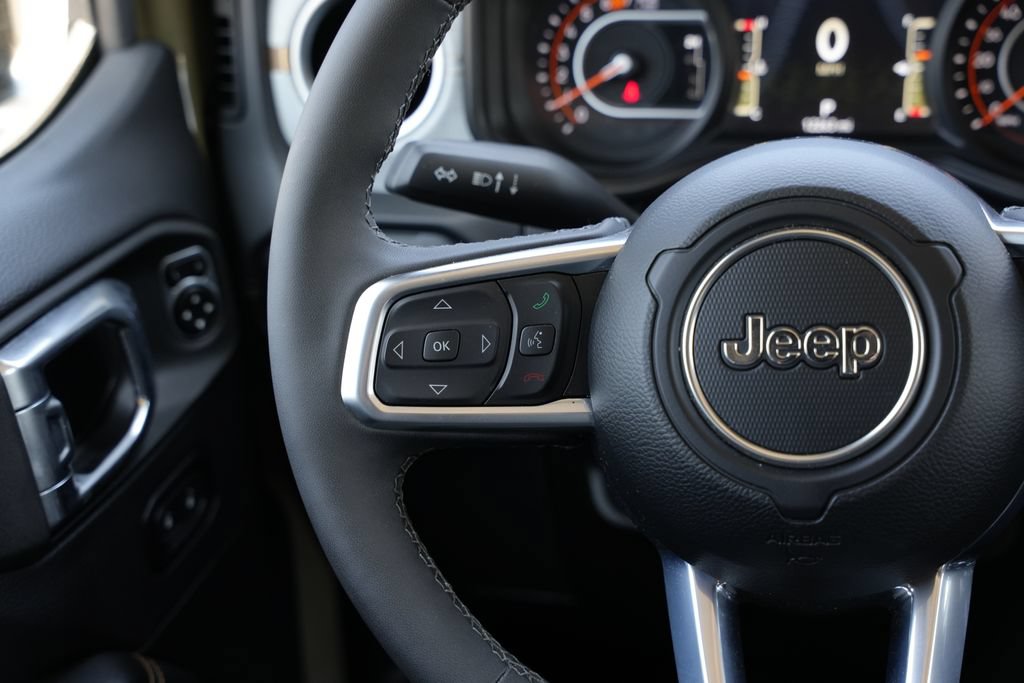 Used 2026 Jeep Wrangler Unlimited Sahara AWD/4WD image 8