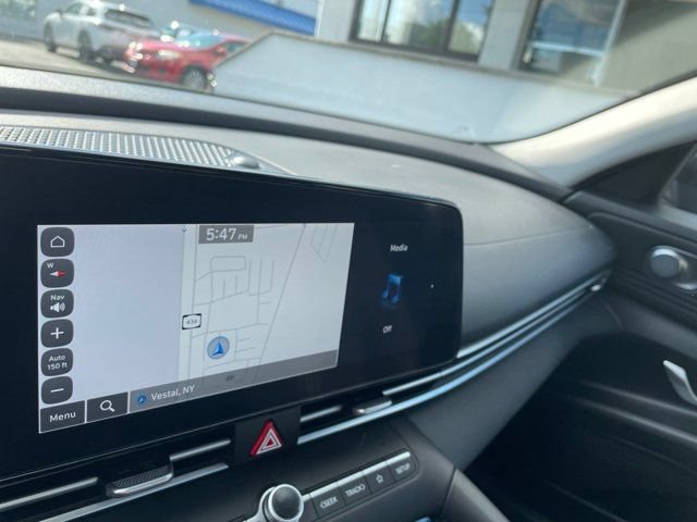 Used 2023 Hyundai Elantra Limited FWD image 12