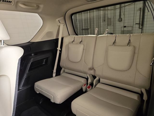 Used 2023 Lexus GX 460 Luxury w/ Sport Design Package AWD/4WD image 17