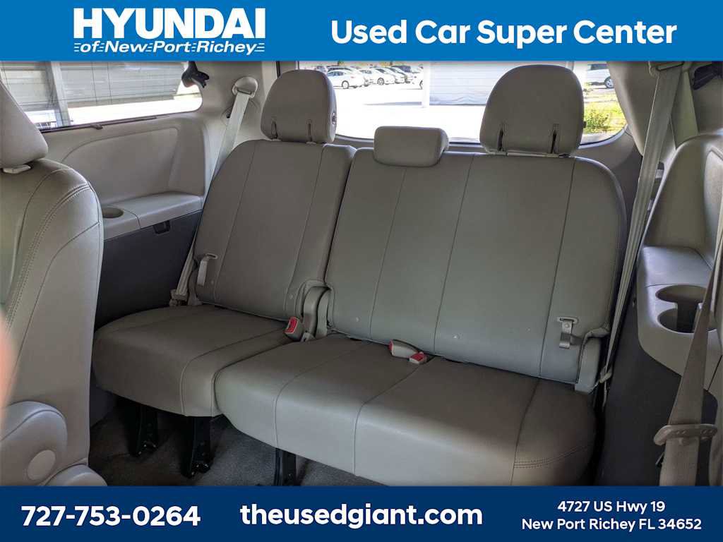 Used 2015 Toyota Sienna XLE image 16