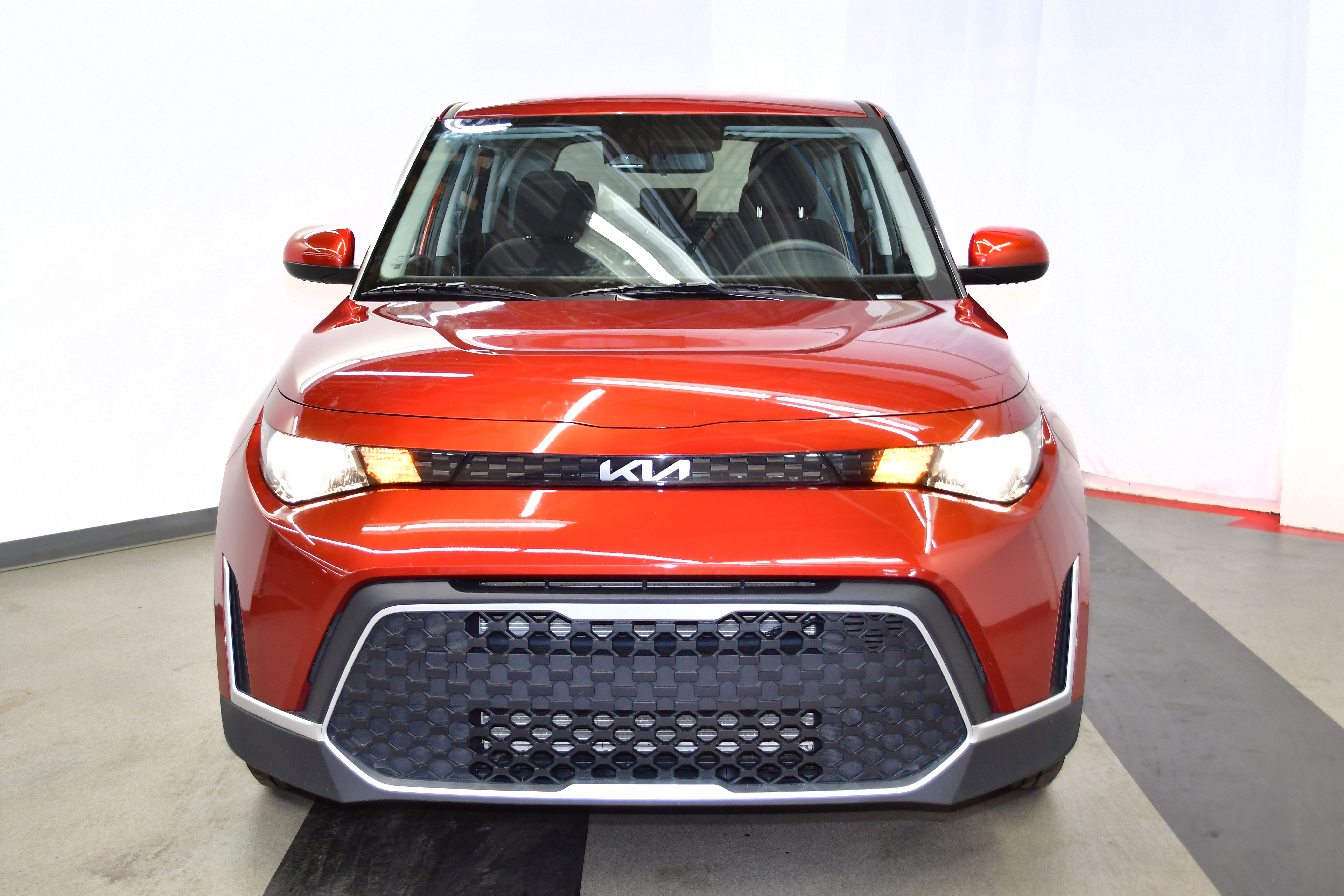 Used 2025 Kia Soul LX w/ LX Technology Package FWD image 3
