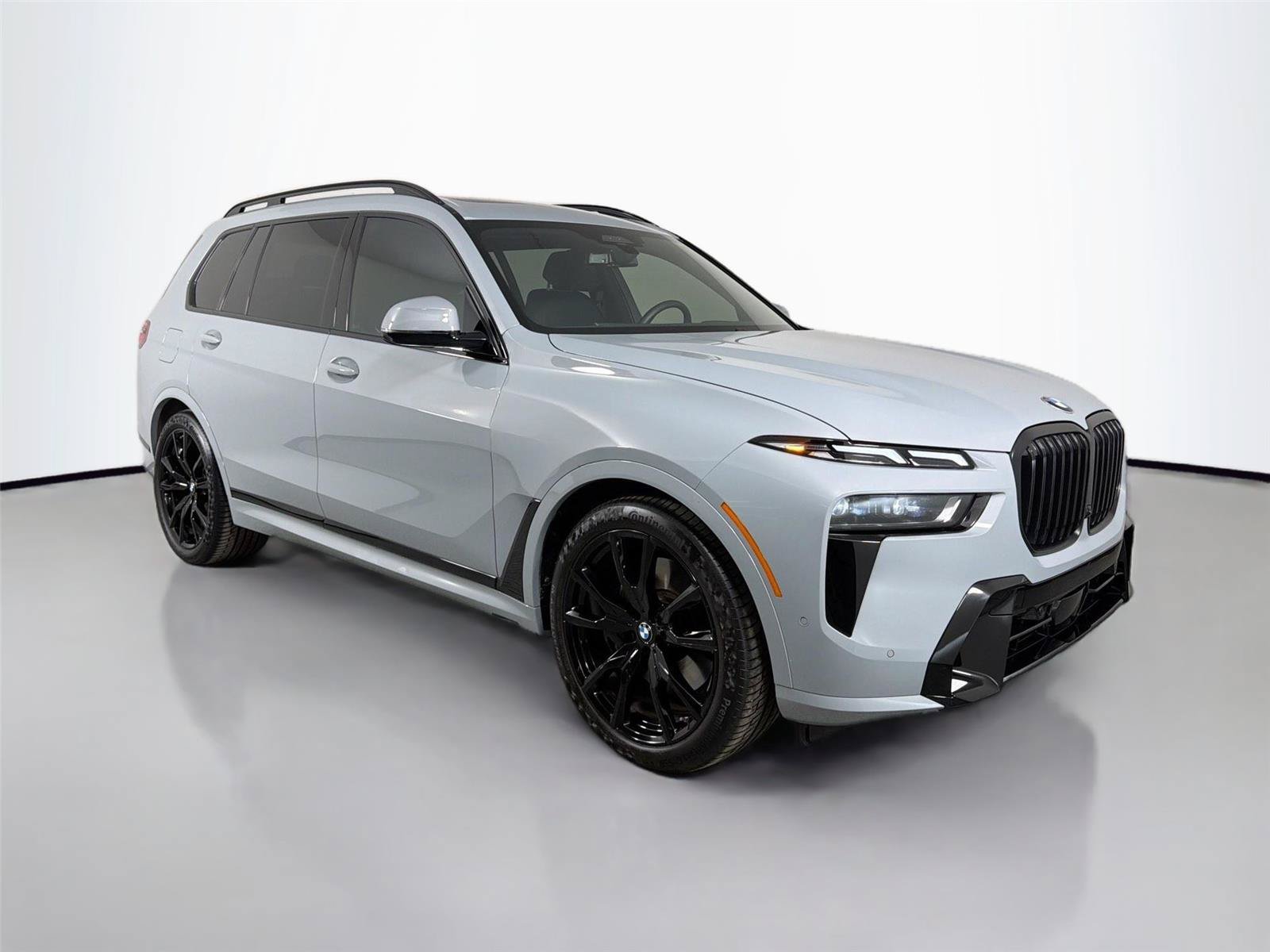 Certified 2026 BMW X7 xDrive40i w/ M Sport Package AWD/4WD image 3