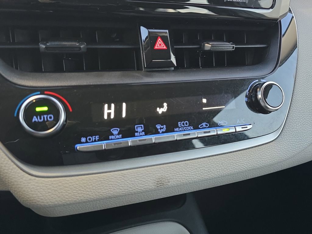 Used 2022 Toyota Corolla LE image 27