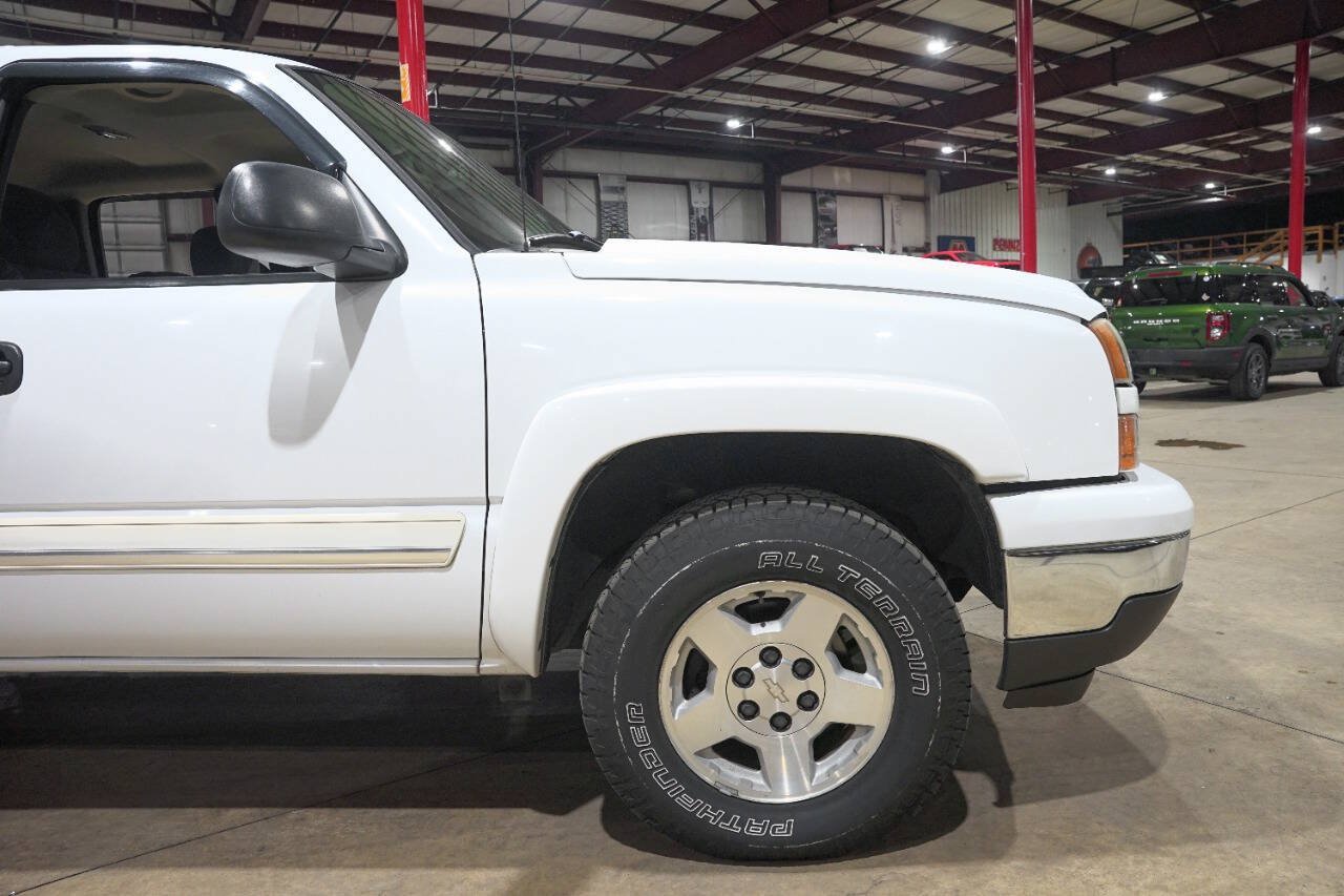 Used 2006 Chevrolet Silverado 1500 LT w/ Light Duty Power Package AWD/4WD image 11