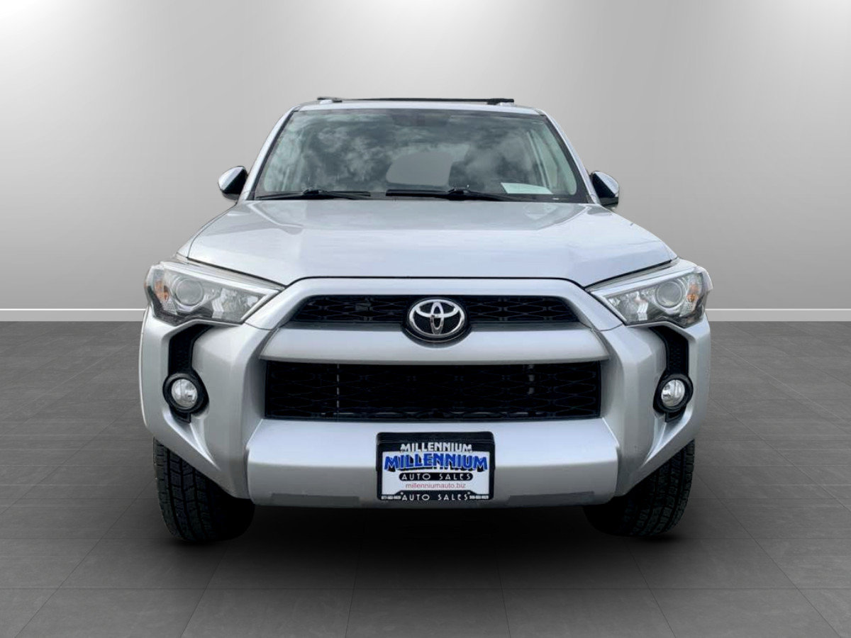 Used 2017 Toyota 4Runner SR5 AWD/4WD image 2