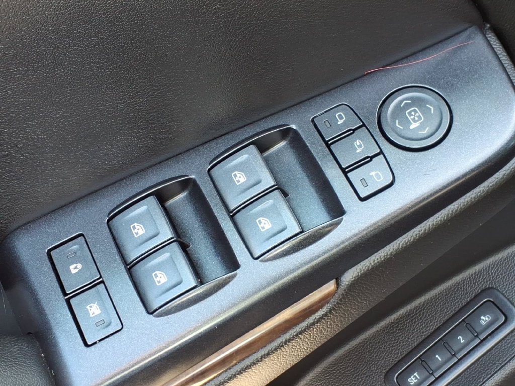 Used 2018 Chevrolet Tahoe LT AWD/4WD image 16
