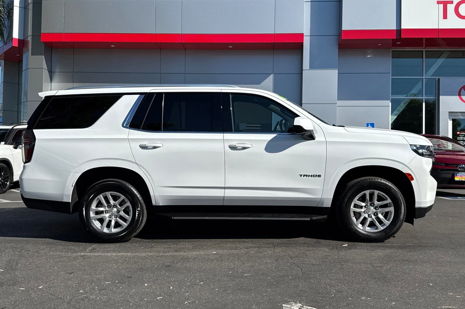 Used 2024 Chevrolet Tahoe LT image 3