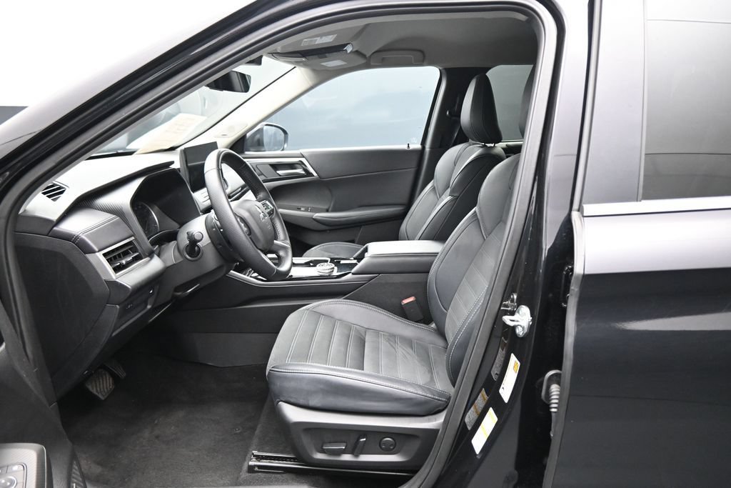 Used 2025 Mitsubishi Outlander SE AWD/4WD image 9
