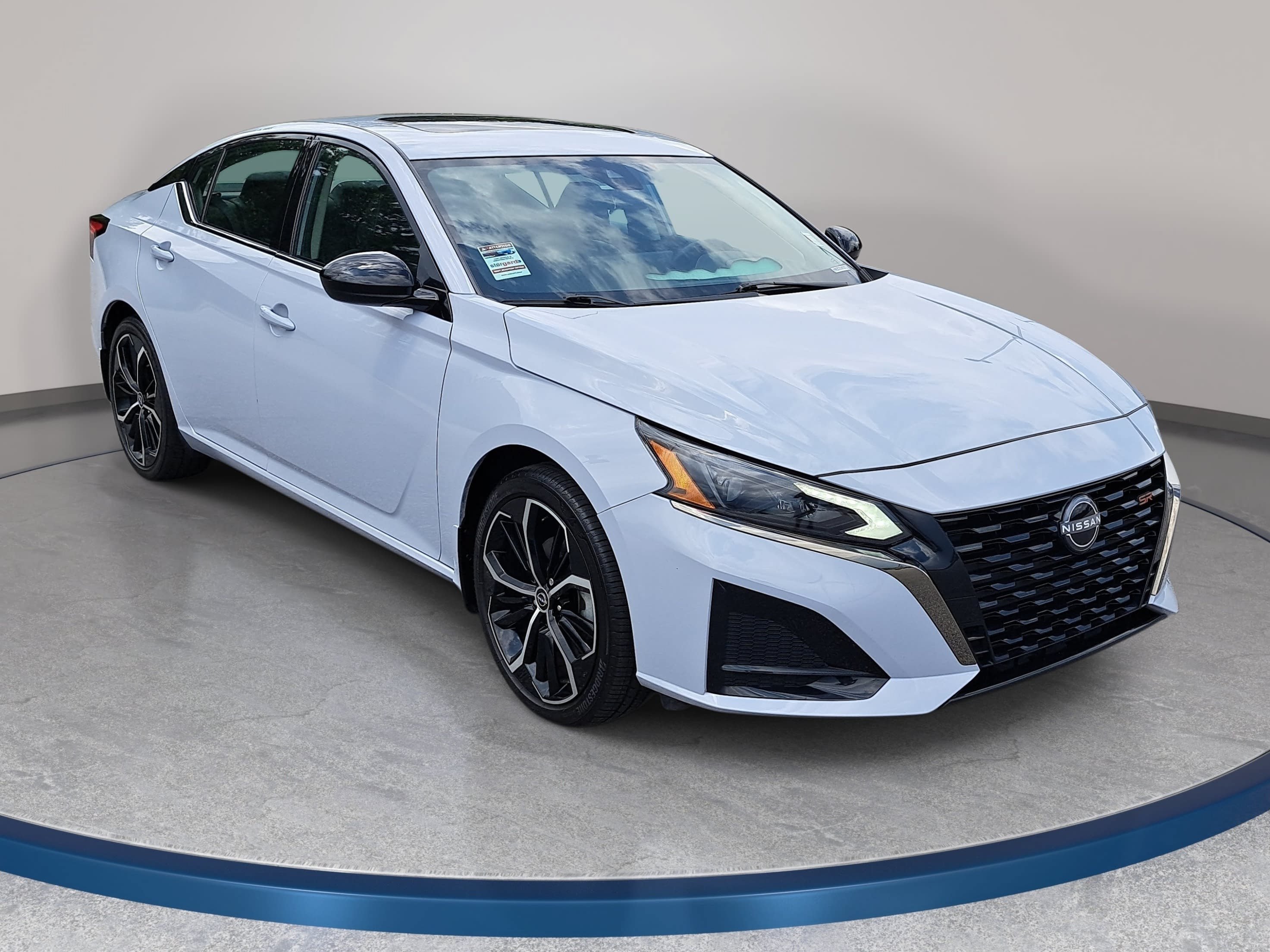 Used 2025 Nissan Altima 2.5 SR w/ SR Premium Package FWD image 3