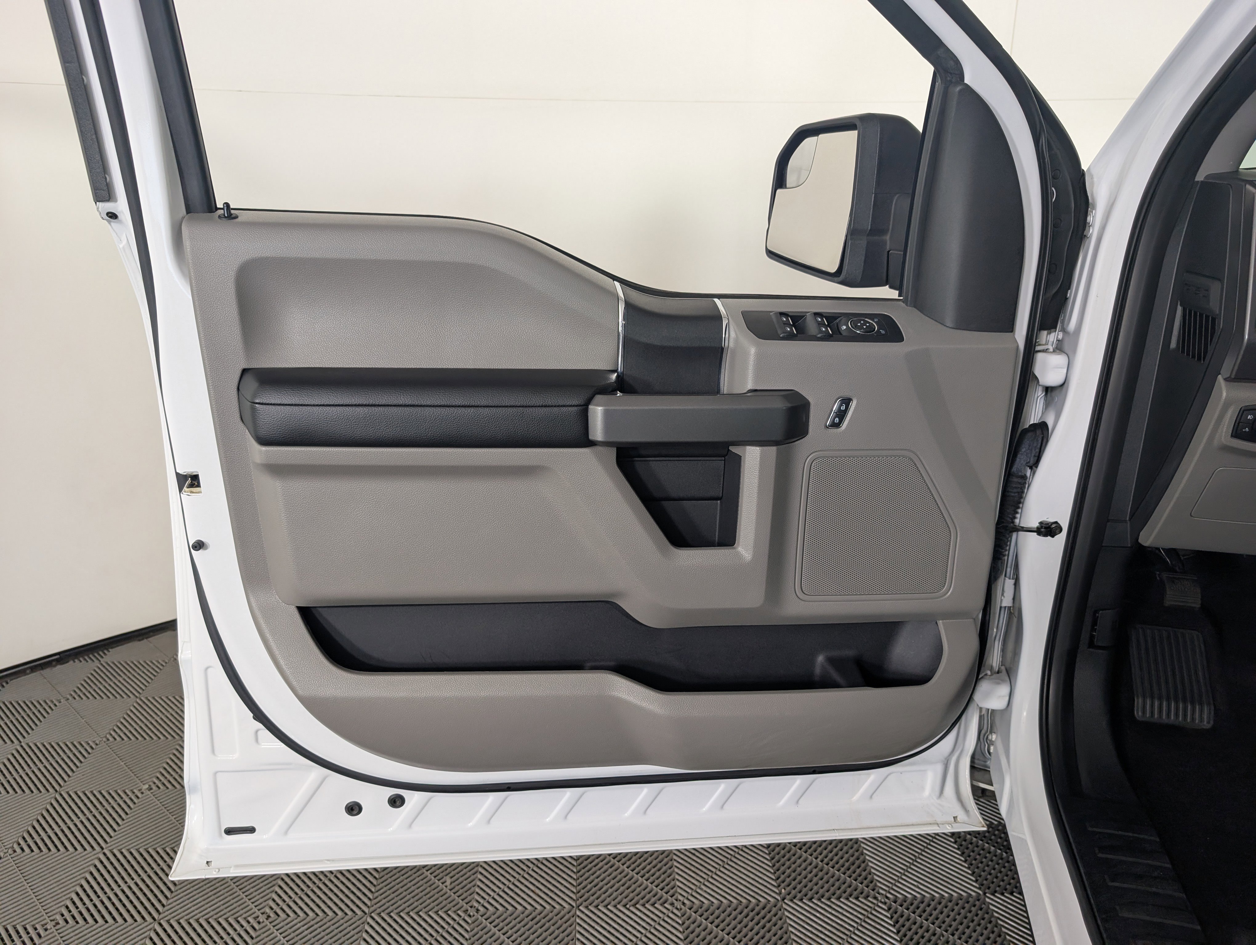 Certified 2017 Ford F150 2WD SuperCrew image 13