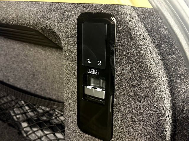 Certified 2025 Land Rover Range Rover SE image 21