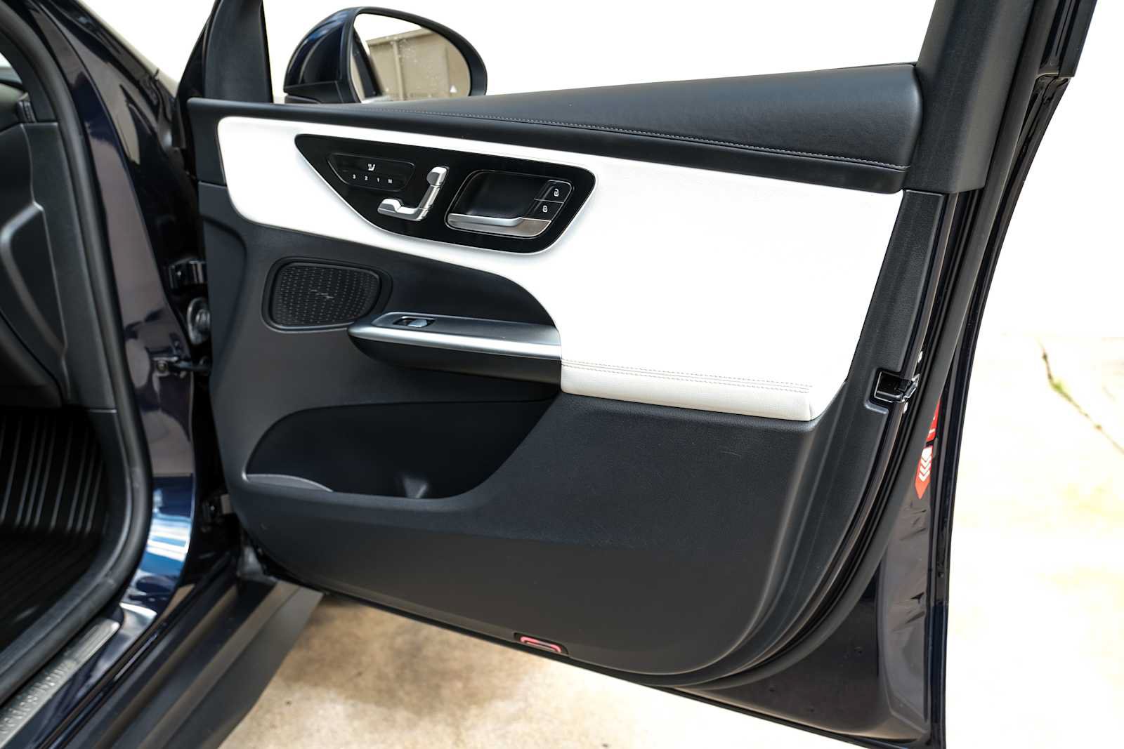 Used 2024 Mercedes-Benz GLC 300 4MATIC image 42