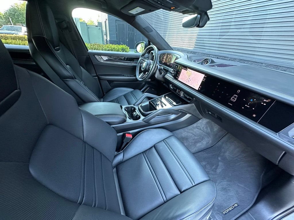 Certified 2024 Porsche Cayenne Turbo GT AWD/4WD image 43