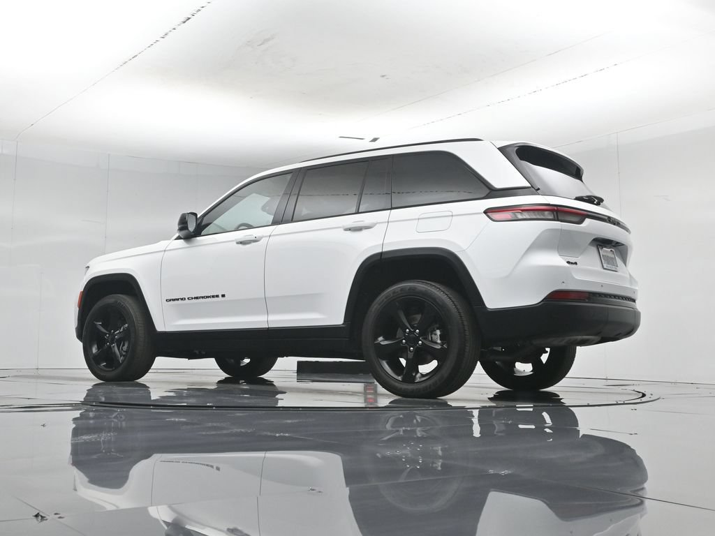 Used 2023 Jeep Grand Cherokee Laredo AWD/4WD image 54