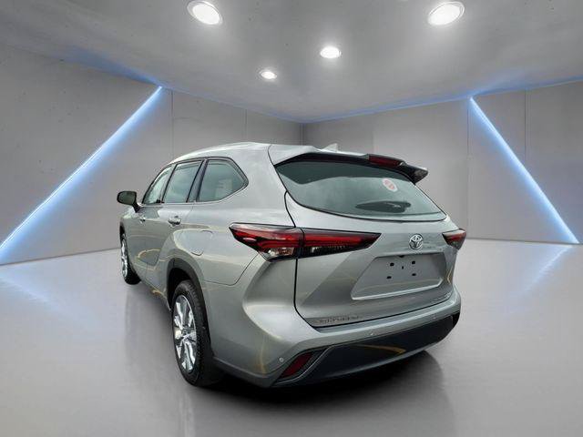 Certified 2024 Toyota Highlander Limited AWD/4WD image 26
