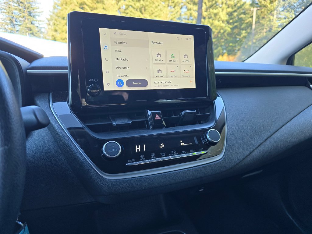 Used 2025 Toyota Corolla LE FWD image 16