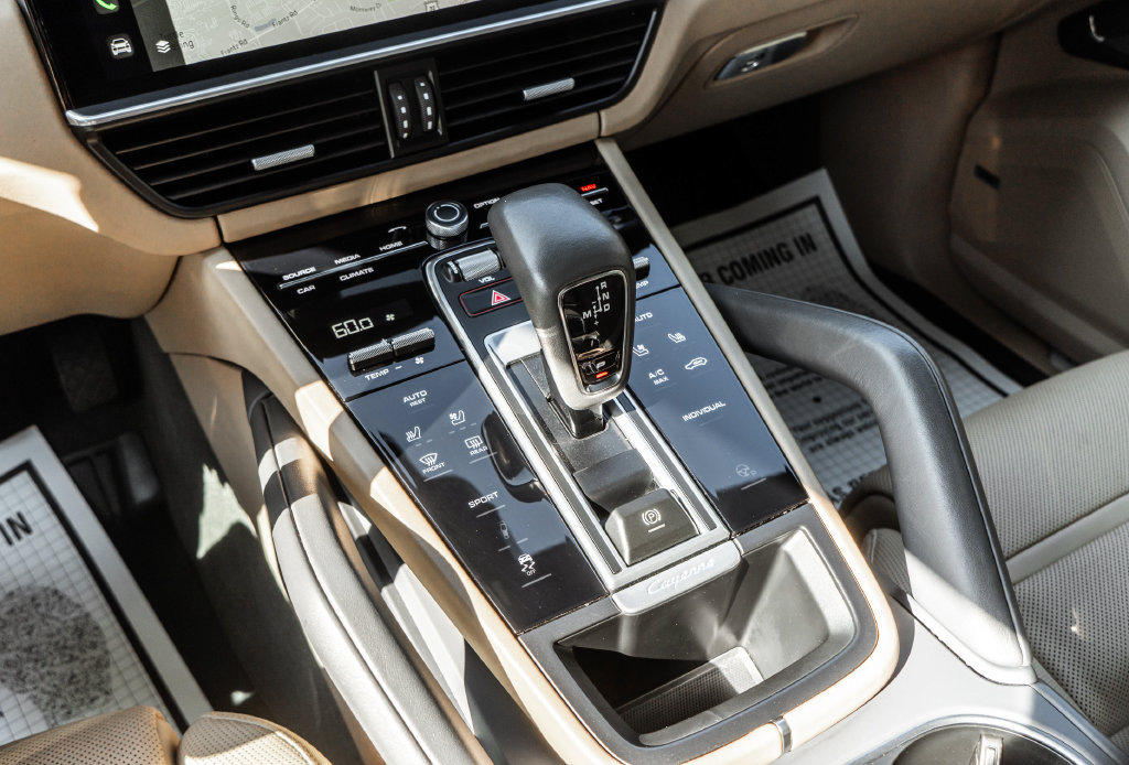Used 2023 Porsche Cayenne Platinum Edition AWD/4WD image 22