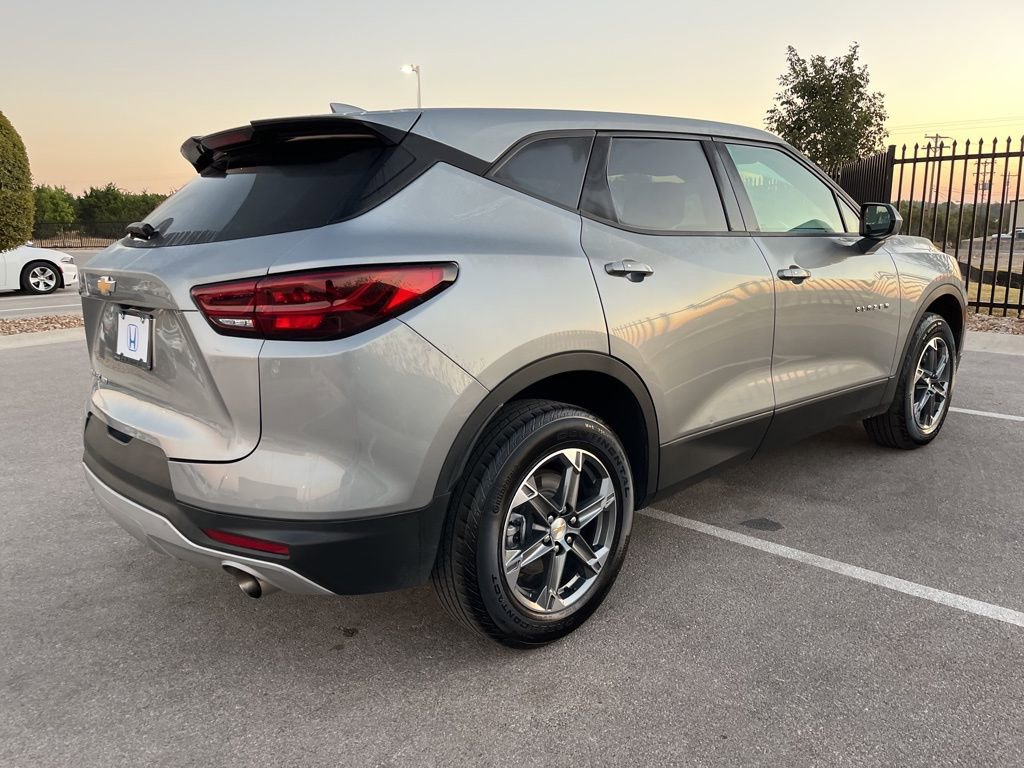 Used 2025 Chevrolet Blazer LT image 4