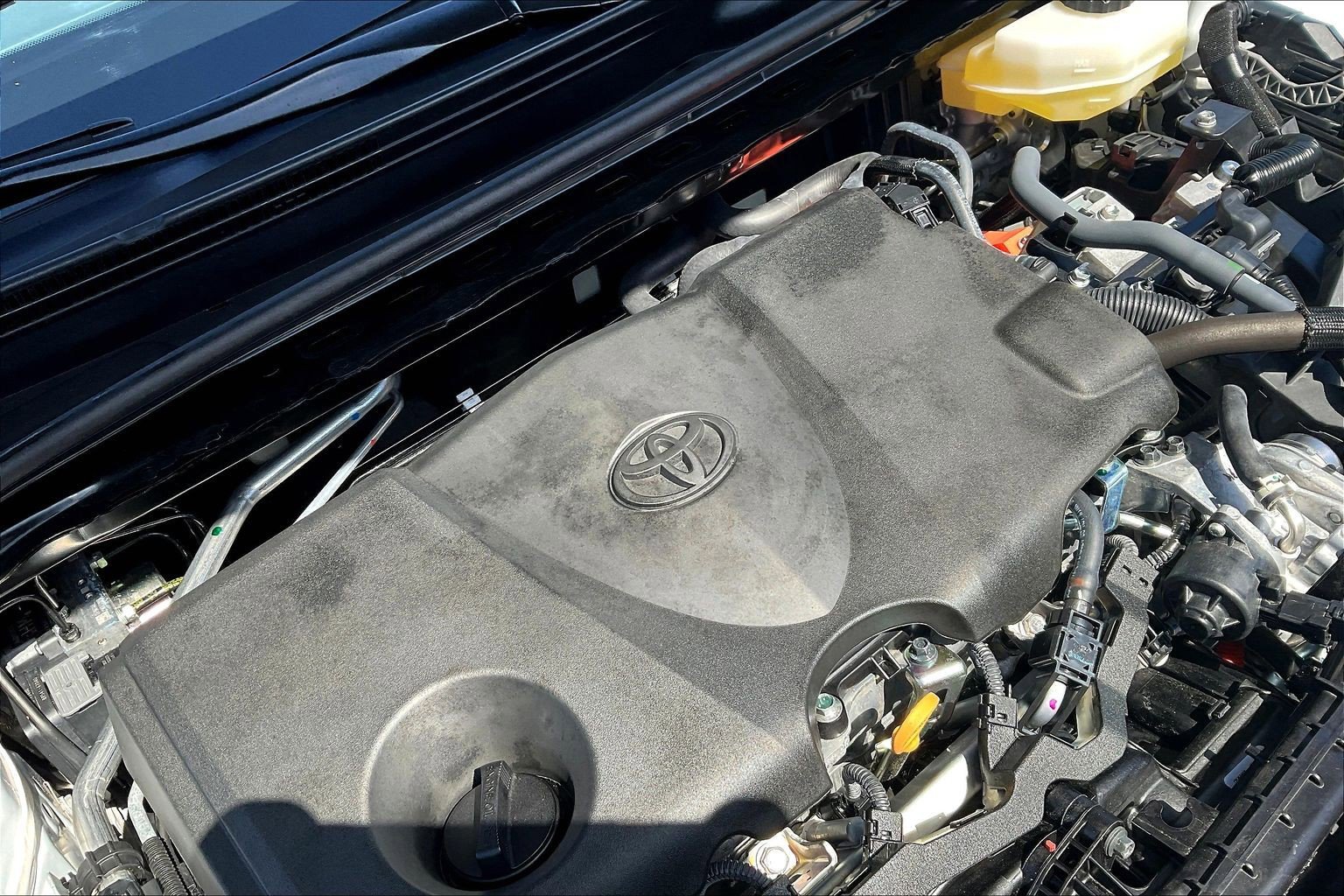 Used 2025 Toyota Camry SE w/ Convenience Package FWD image 30