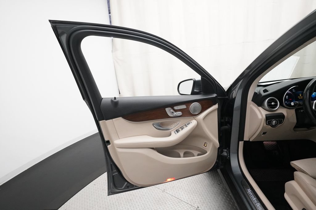 Used 2021 Mercedes-Benz GLC 300 4MATIC image 28