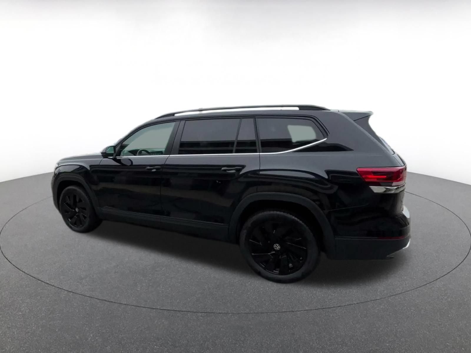 Used 2026 Volkswagen Atlas SE FWD image 8