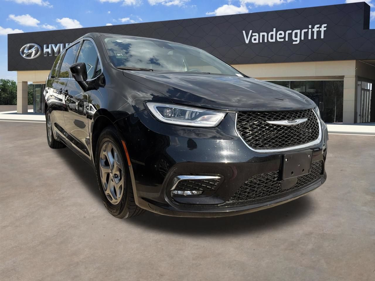 Used 2024 Chrysler Pacifica Limited FWD video 1