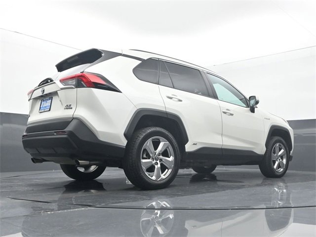 Used 2021 Toyota RAV4 XLE Premium image 11