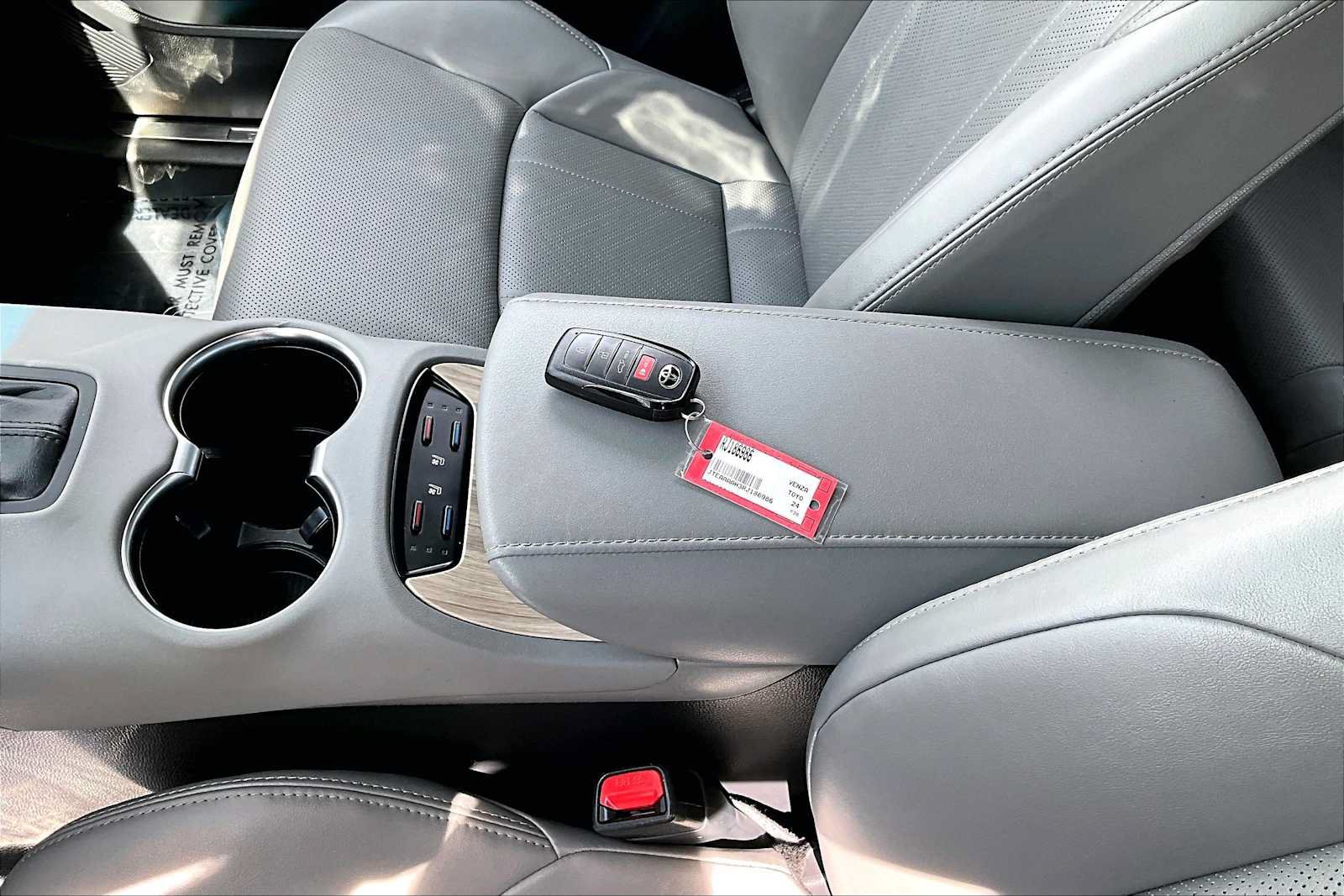 Used 2024 Toyota Venza Limited AWD/4WD image 15