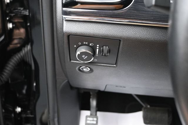 Used 2020 Jeep Grand Cherokee Overland AWD/4WD image 29