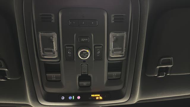Used 2022 Chevrolet Tahoe Z71 w/ Luxury Package AWD/4WD image 36