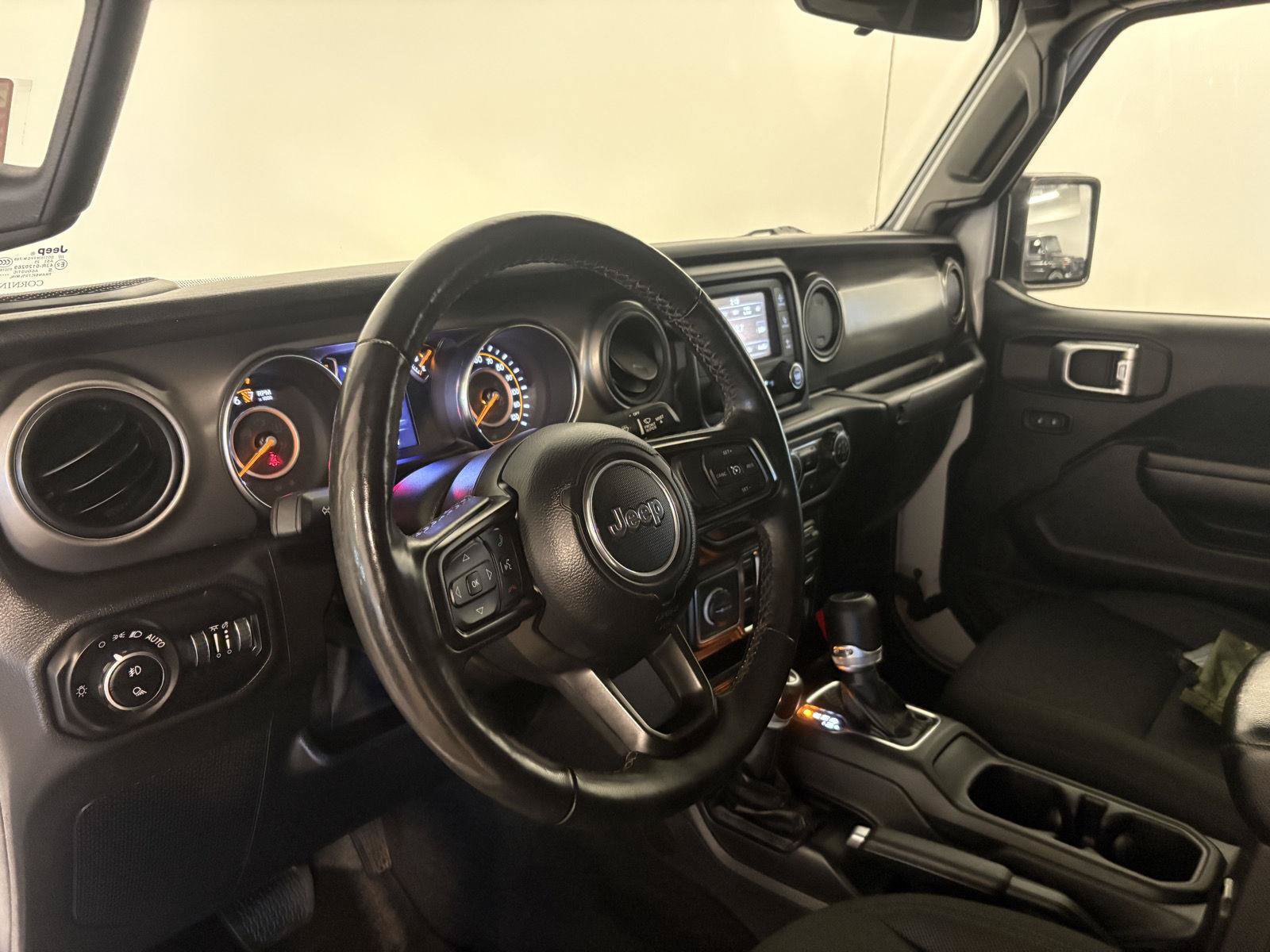Used 2021 Jeep Gladiator Sport AWD/4WD image 18