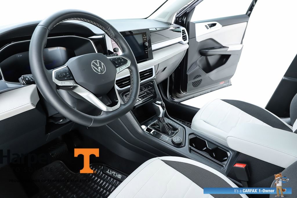 Used 2025 Volkswagen Taos SE w/ Panoramic Sunroof Package AWD/4WD image 19