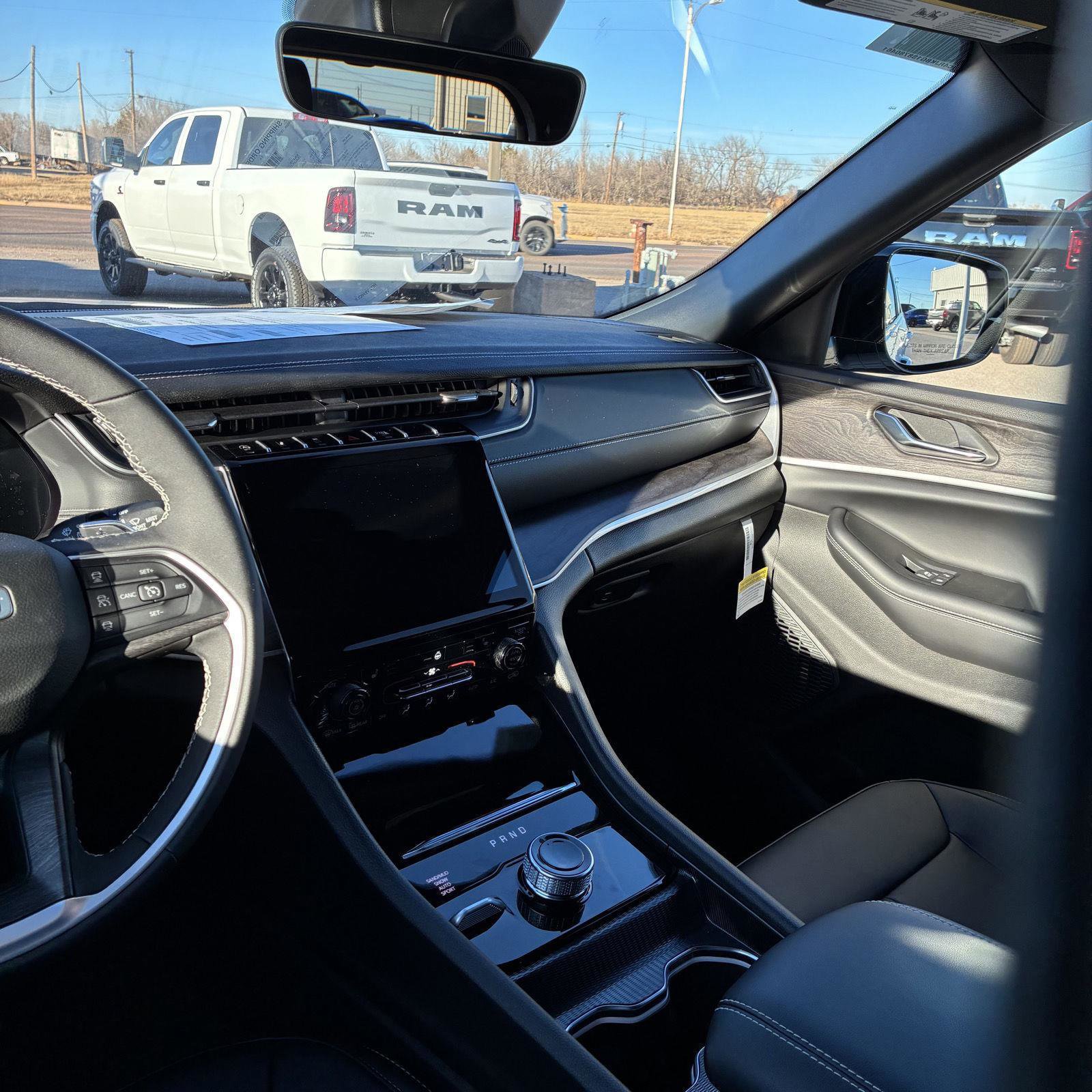 New 2025 Jeep Grand Cherokee L Limited image 6